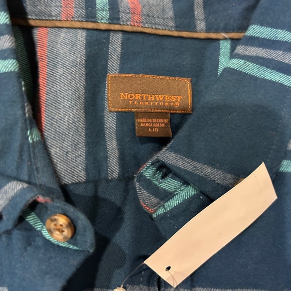 Men’s flannels - Picture 2 of 5